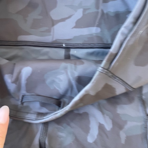 Lululemon gray cano biker shorts with pockets sz 6 - Picture 3 of 7